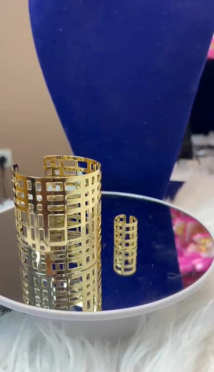 Bracelet manchette doré élégant