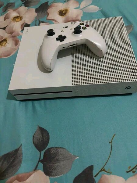 Console Xbox One S avec manette