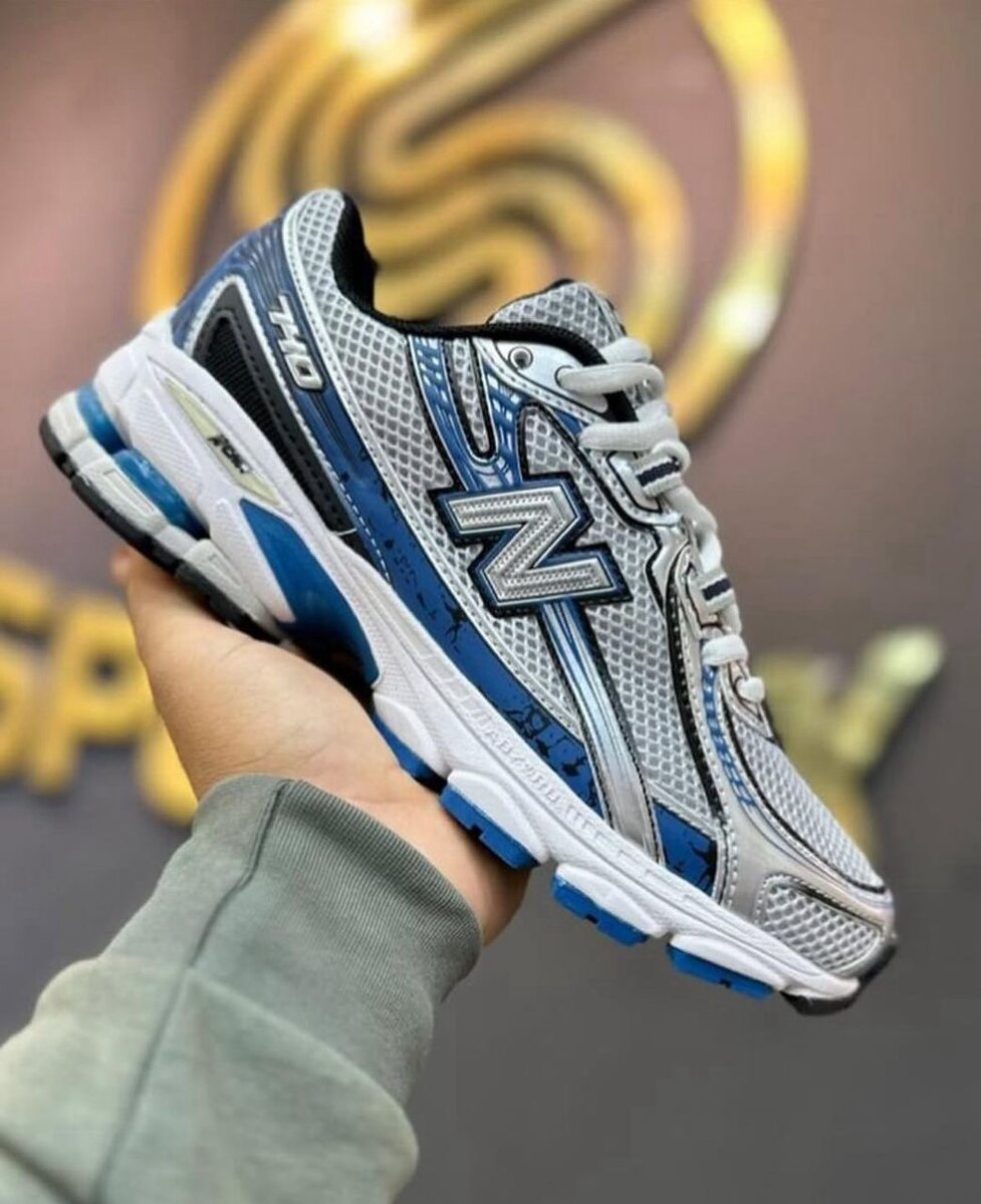 New Balance 740