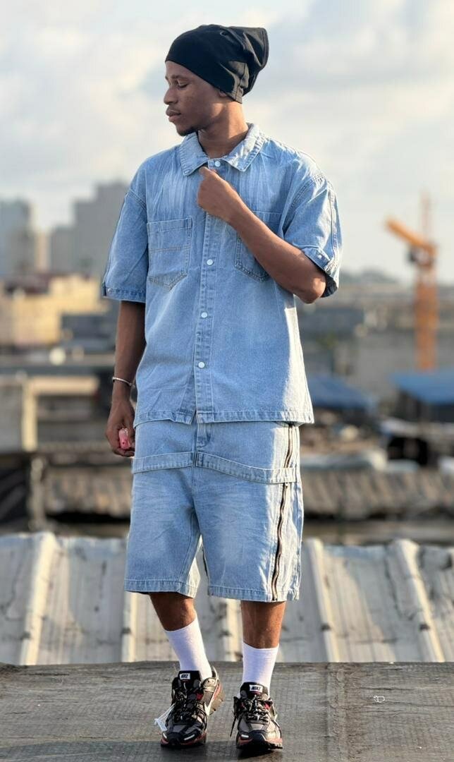 Tenue en jean décontractée