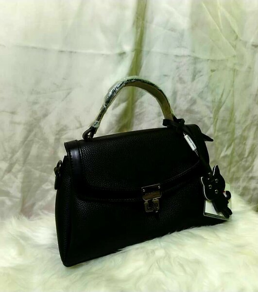 Sac à main en cuir croco élégant