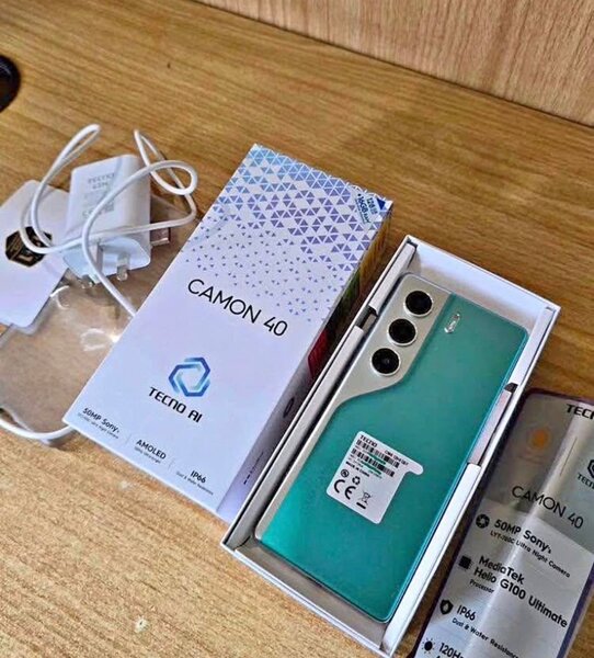 Smartphone Tecno AI Camon 40