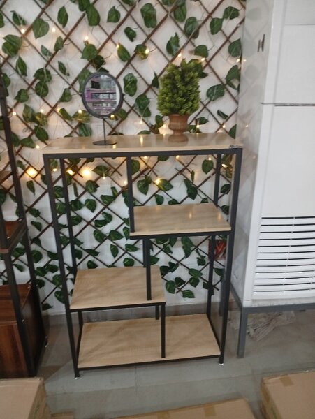 Étagère moderne en bois