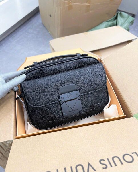 Sac  bandoulière Louis Vuitton