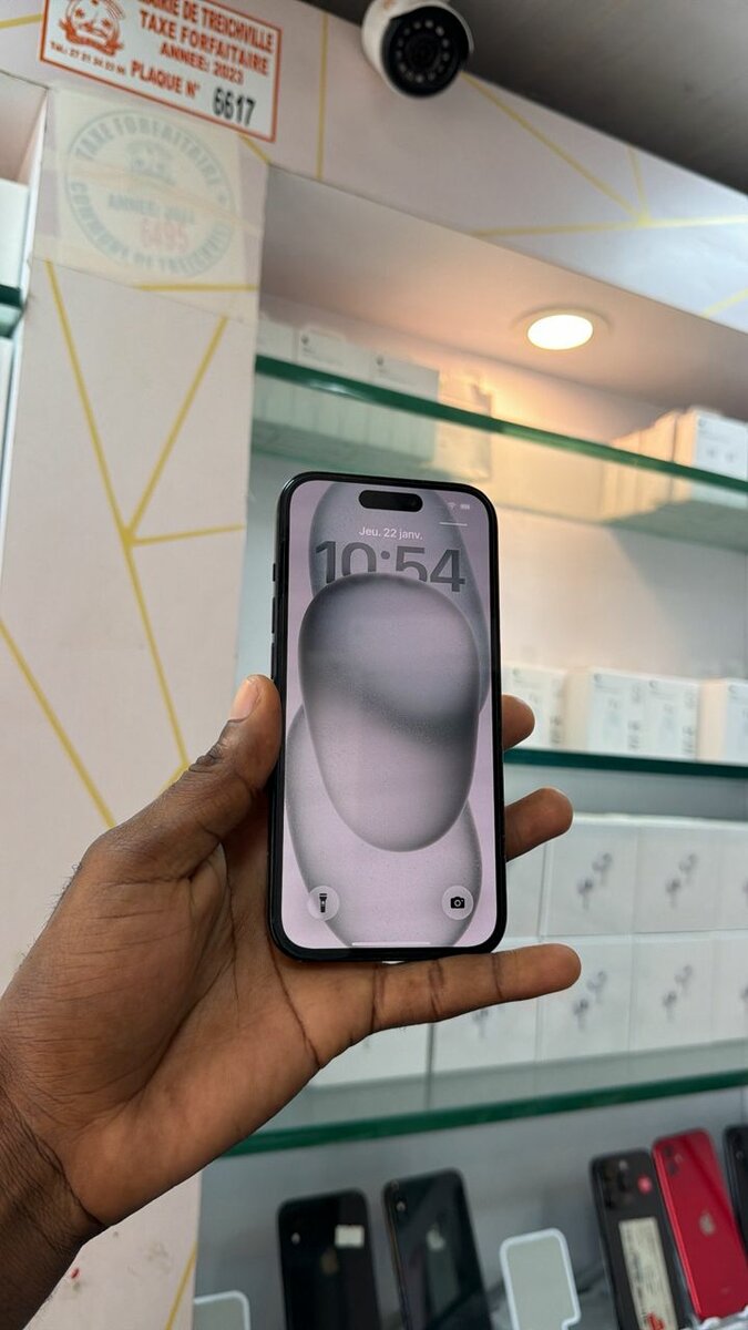 iPhone 15 simple retour quasi