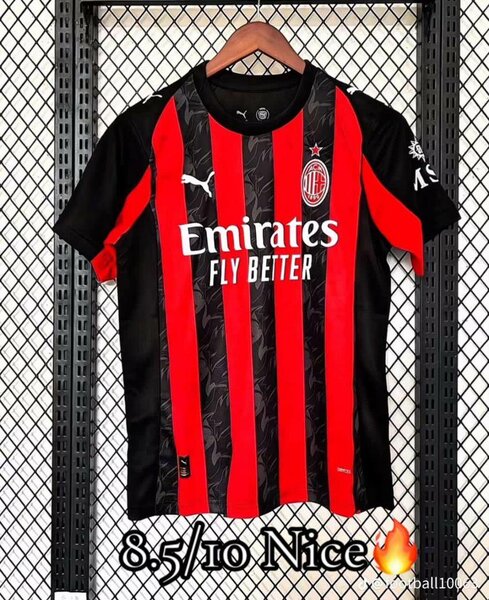 Maillot de football rayé rouge