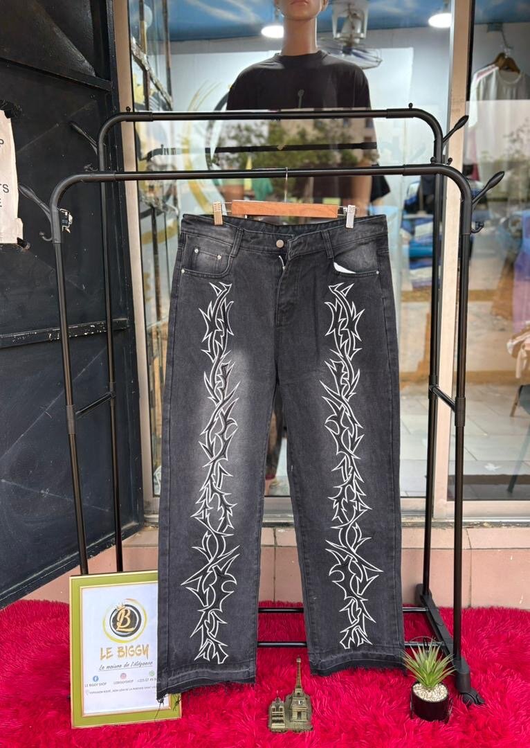 Jean noir brodé tendance