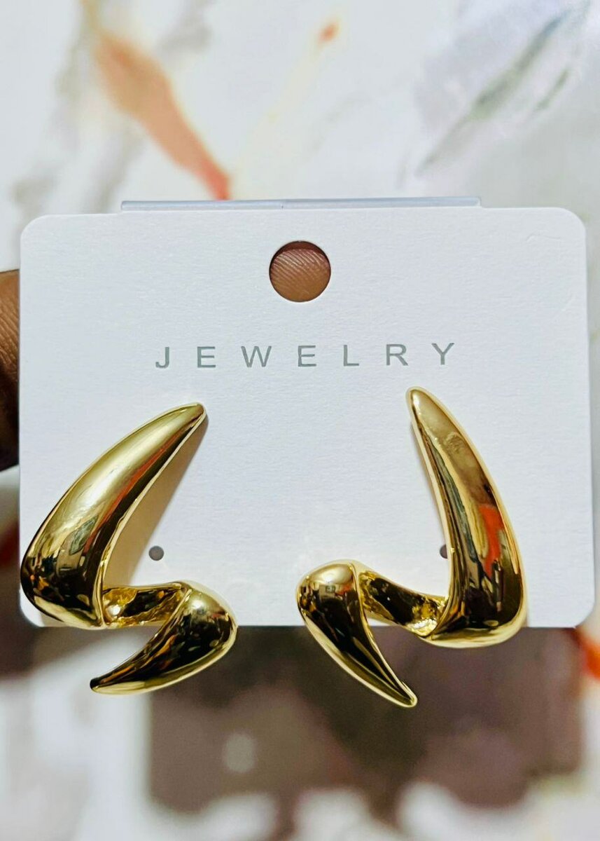 Boucles d'oreilles dorées élégantes