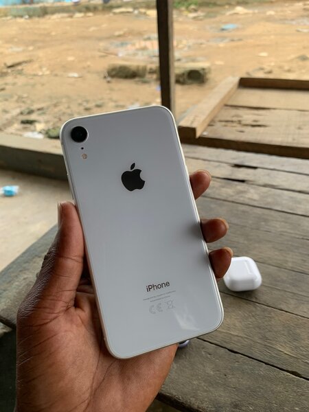 iPhone XR Blanc 64GB (sans ID)