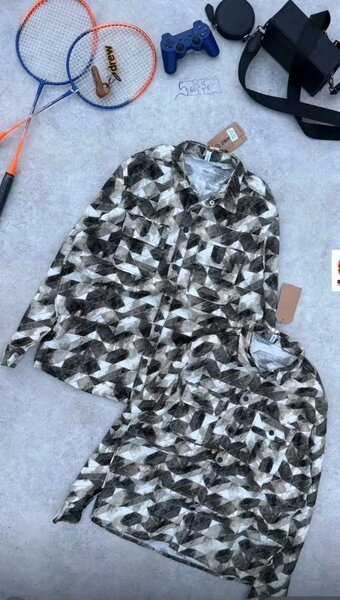 Chemise à motifs géométriques