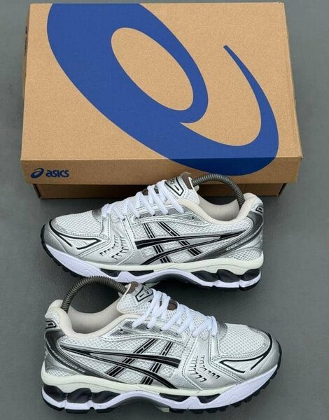 Chaussures running ASICS