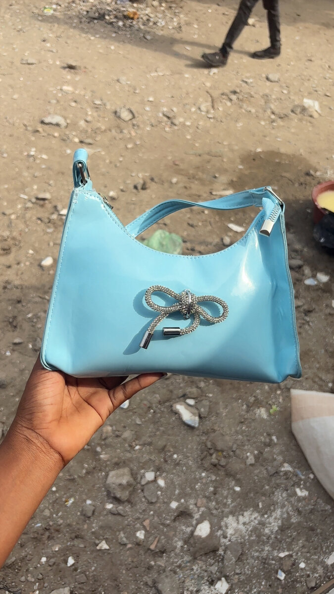 Sac à main bleu élégant