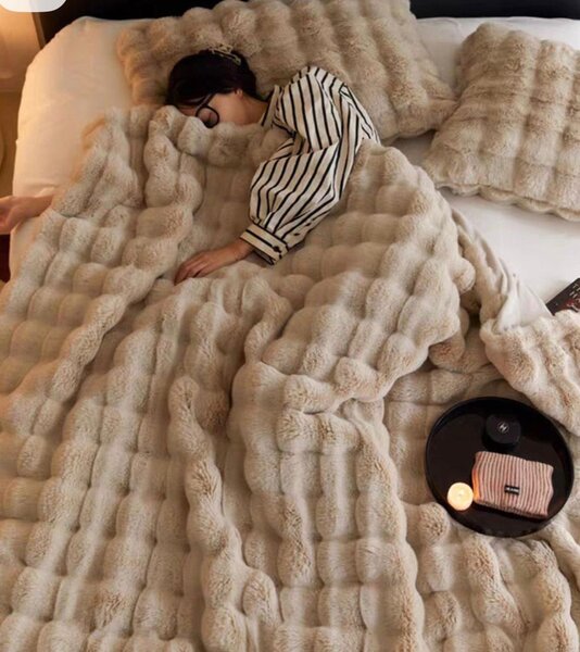 Plaid en fausse fourrure luxe