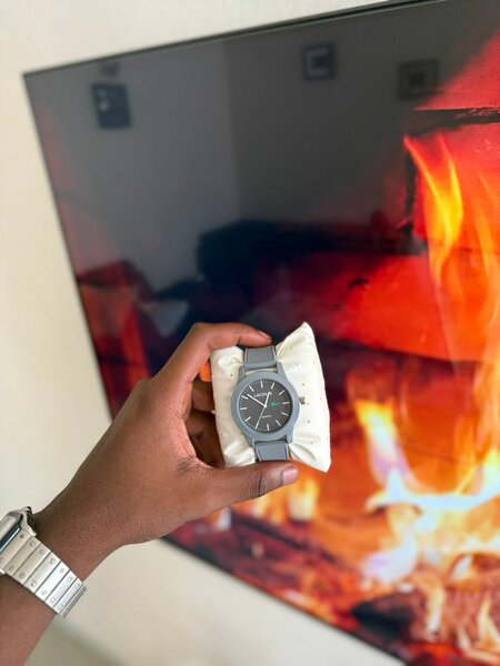 Montre moderne lacoste