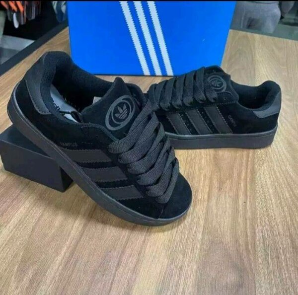 Chaussures Adidas noires en cuir