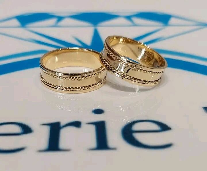 Alliances en or élégantes