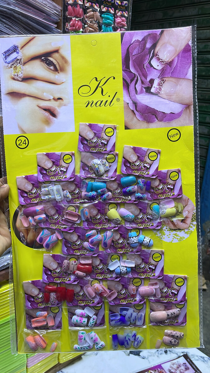 Ongles artificiels colorés