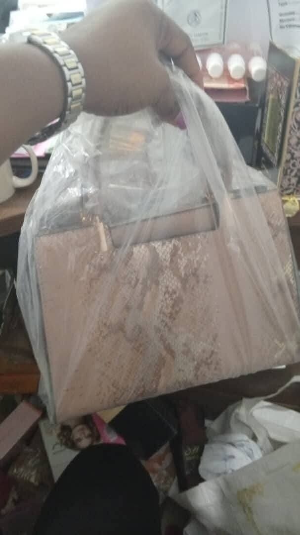 Sac à main élégant serpent