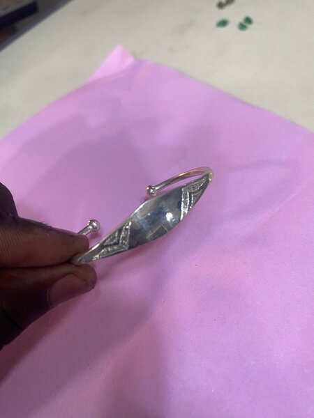 Bracelet en argent gravé