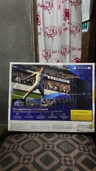 Console Sony PS4 Pro 1 To