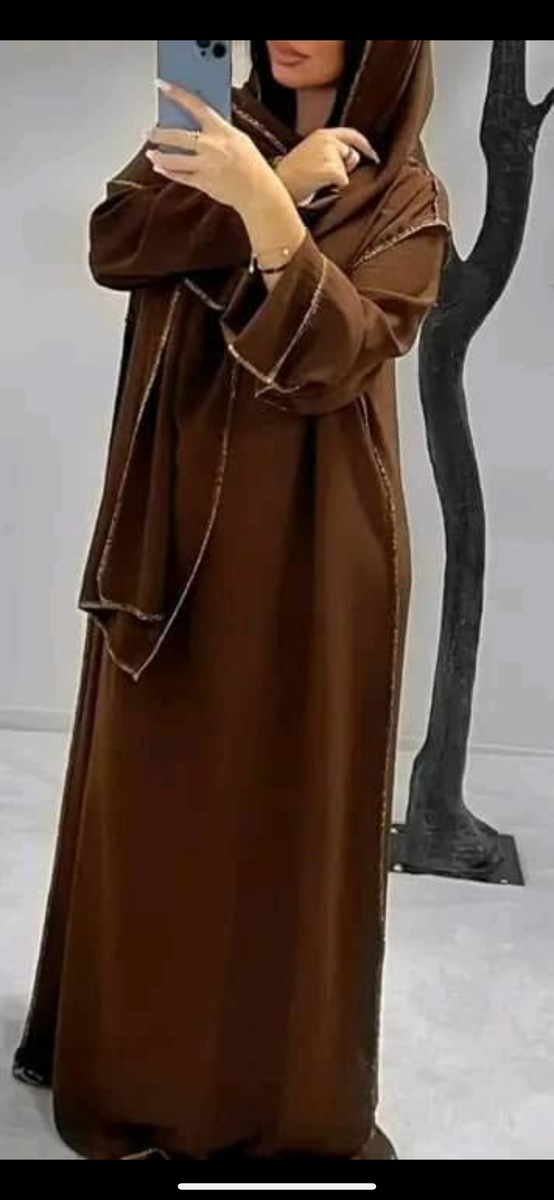 Caftan élégant avec capuche