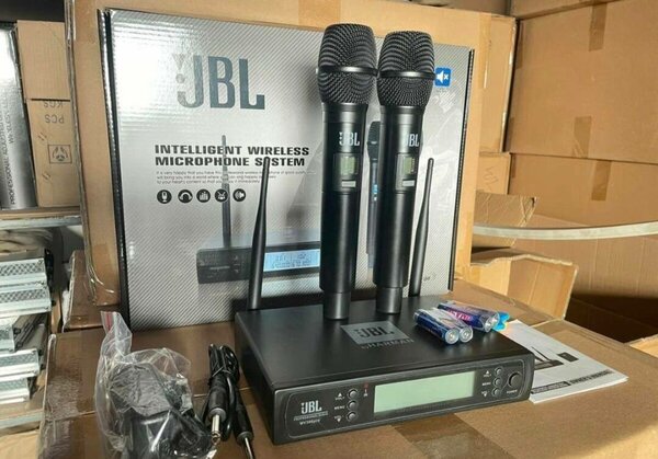 JBL Intelligent Wireless Microphone System