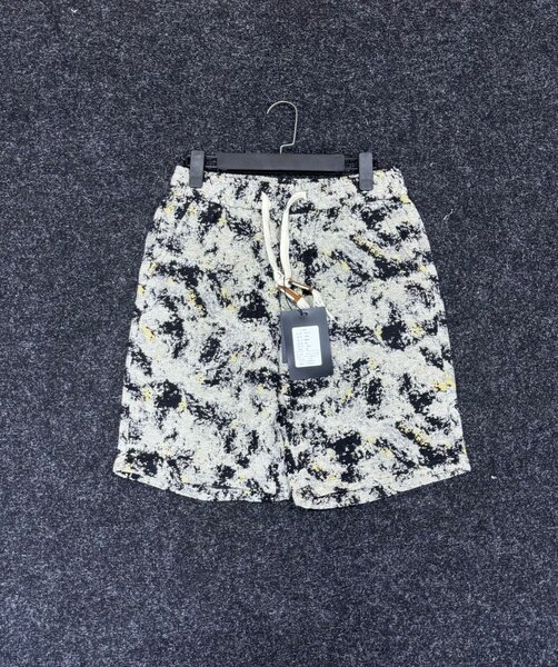 Short en tissu imprimé motifs noir