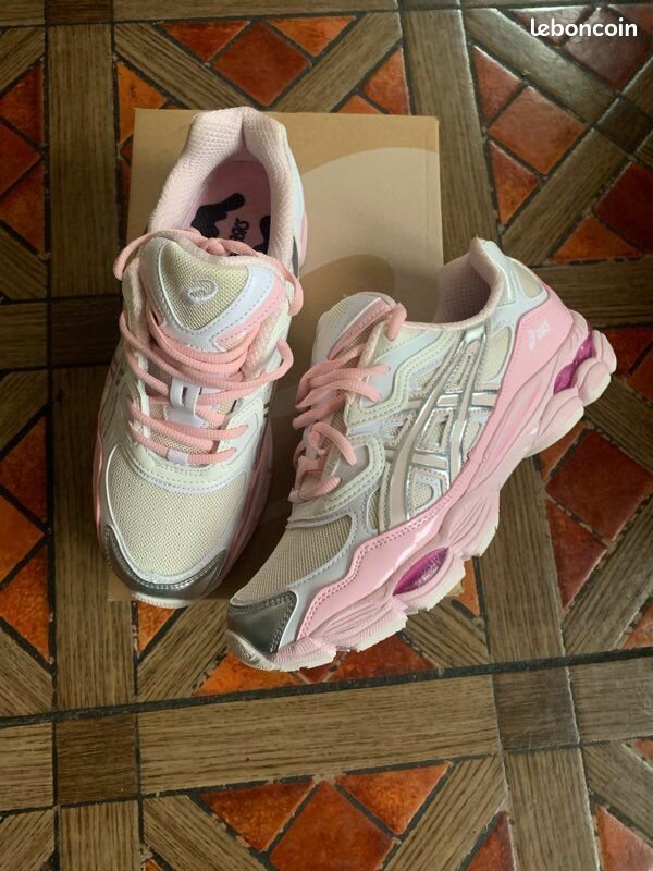 Baskets ASICS femme rose