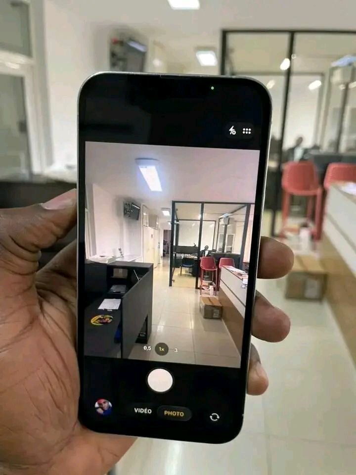 Smartphone blanc dernière génération