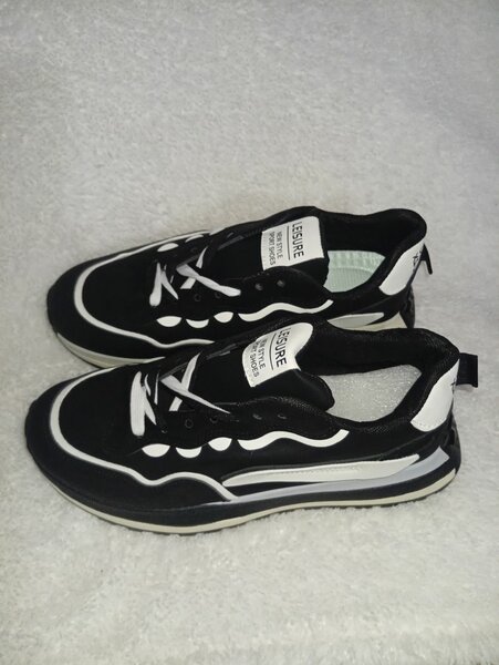 Baskets sport noires élégantes