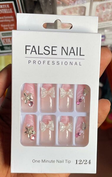 Ongles Faux Élégants