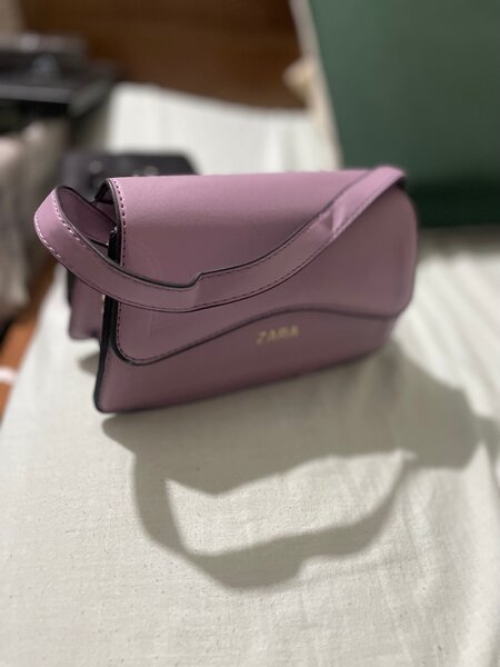 Sac à main moderne violet