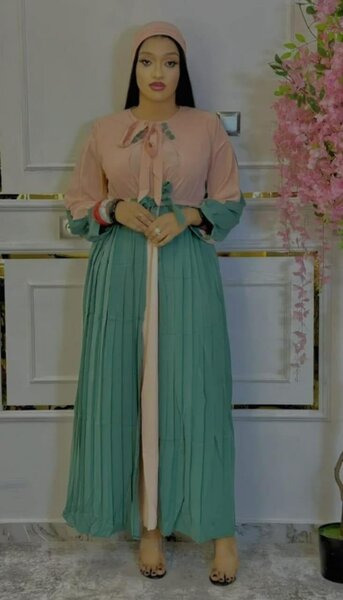 Tenue islamique femme vert et rose