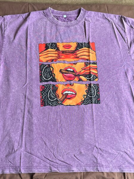 T-shirt violet avec imprimé arty