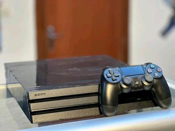 Console Sony PS4 avec Manette