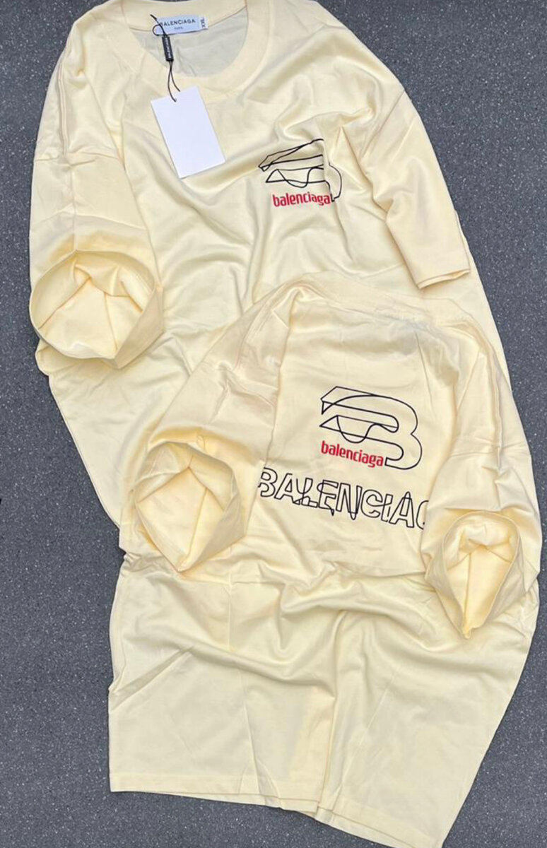 T-shirts avec logos stylisés