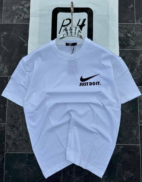 T-shirt Nike classique pour hommes