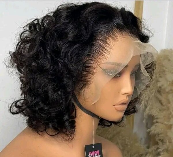 Perruque bouclée en dentelle