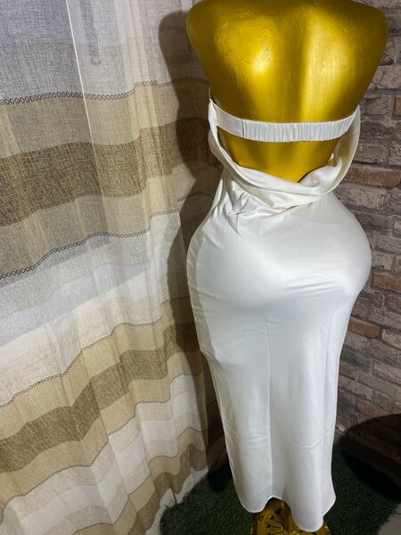 Robe élégante blanche bustier