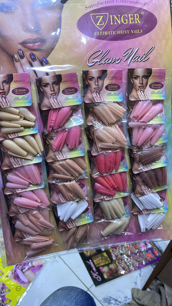 Ongles artificiels colorés