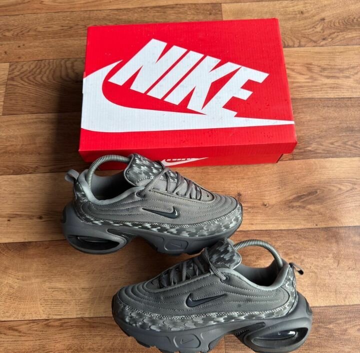 Chaussures Nike pour hommes et femmes