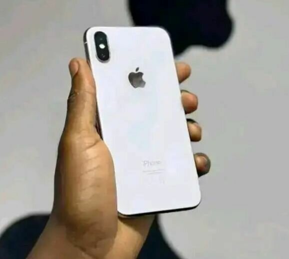 iPhone blanc élégant dernier modèle