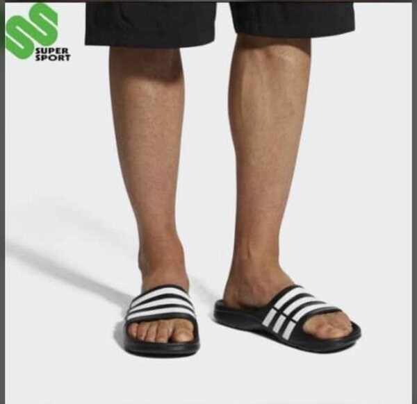 Claquettes confortables rayées