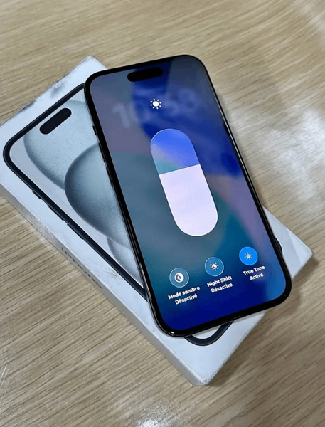 iPhone 15 simple