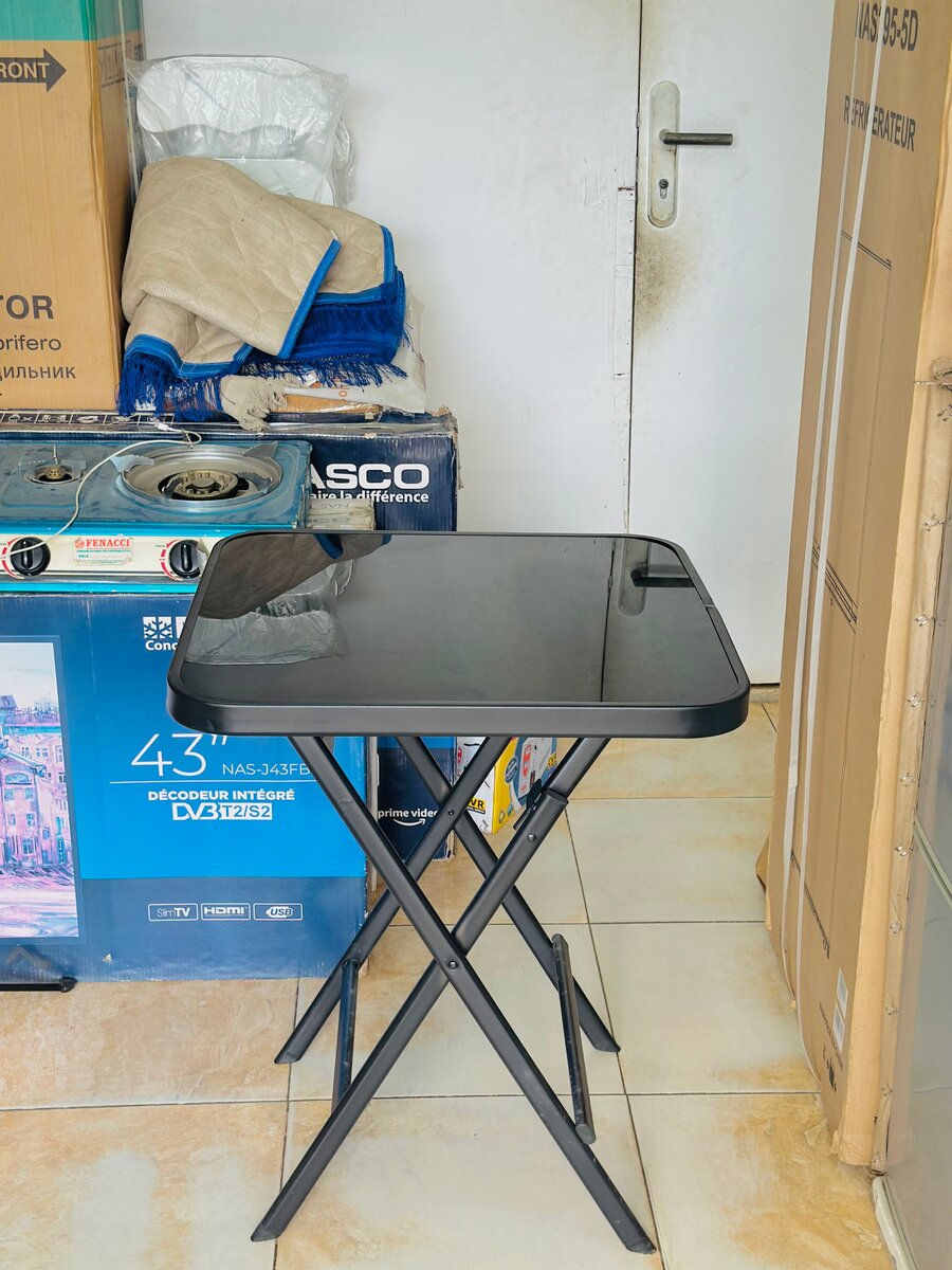 Table vitrée pliante