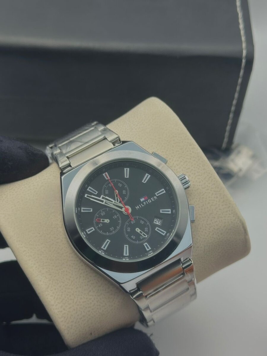 Montre Tommy Hilfiger homme en acier inoxydable