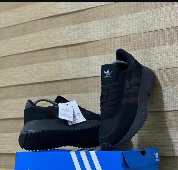 Chaussures adidas noires élégantes