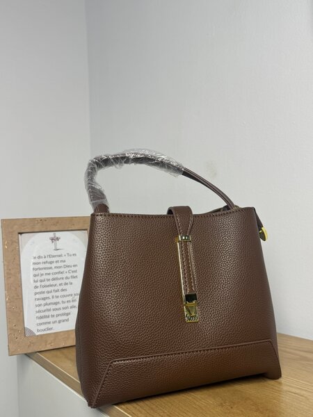 Sac à main en cuir brun