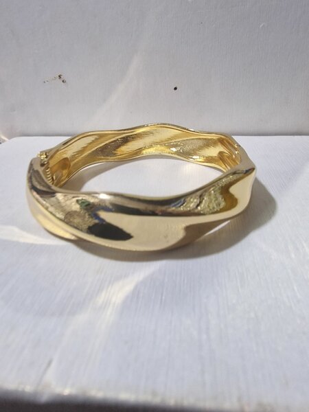 Bracelet en métal ondulé