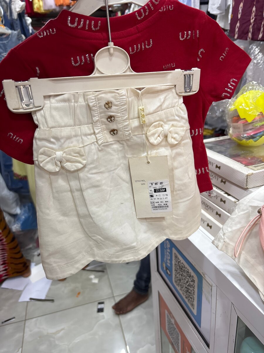 Ensemble rouge et blanc élégant